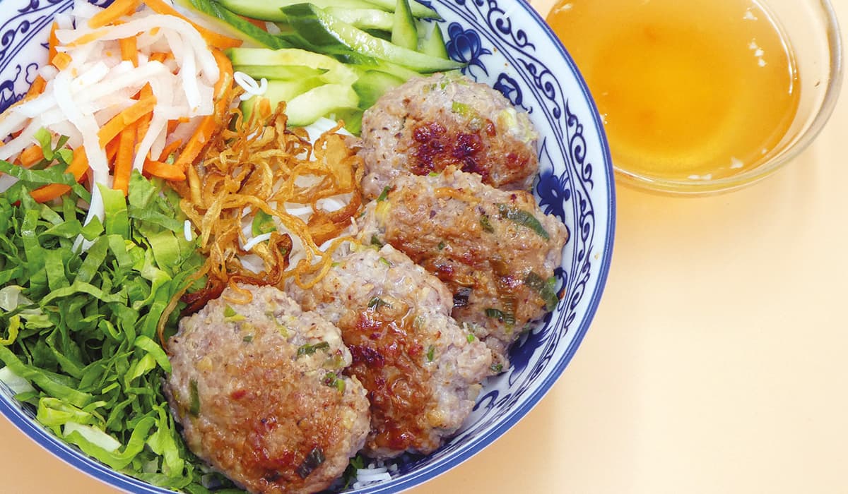 9. Bún chả viên